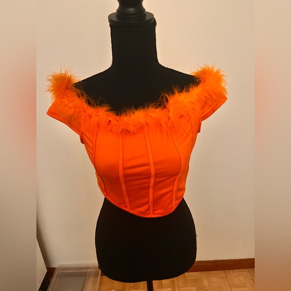 SHEIN SXY Fuzzy Trim Off Shoulder Asymmetrical Hem Crop Tee - Picture 4 of 8